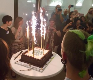 Gâteau d'anniversaire pour les 50 ans de Leonardo à Ars Electronica. Photo reprise d'un.e ami.e sur les réseaux sociaux.