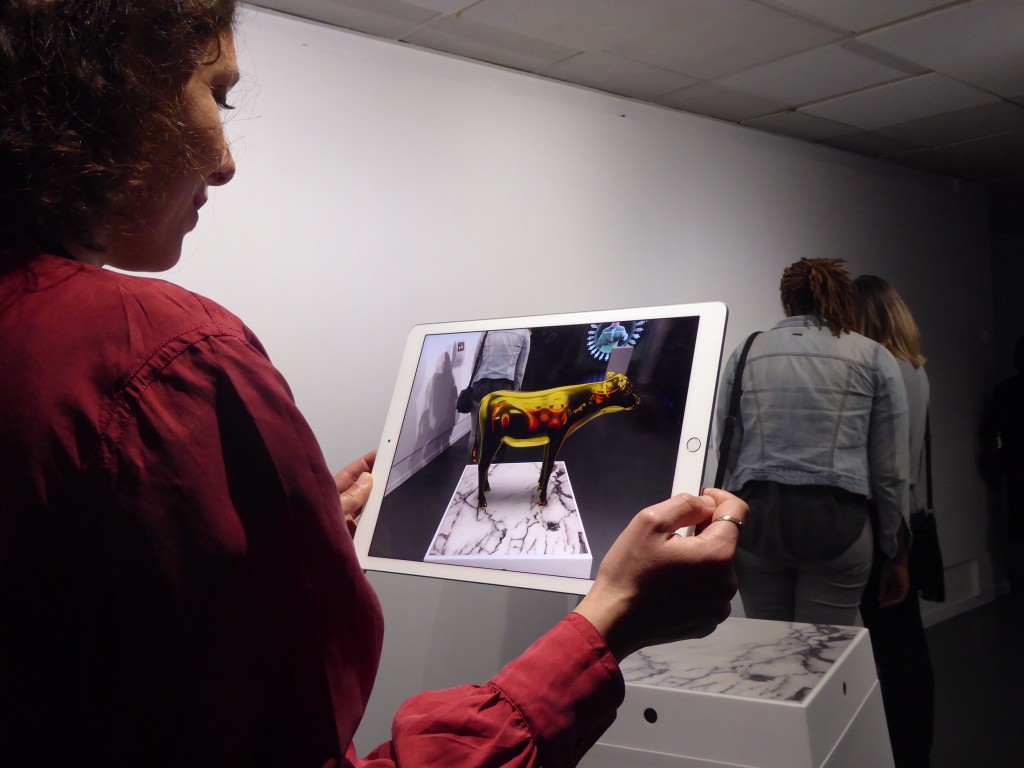 "Golden Calf", Jeffrey Shaw, 1994 (version 2019, CDA Enghien, photo A. Bureaud)